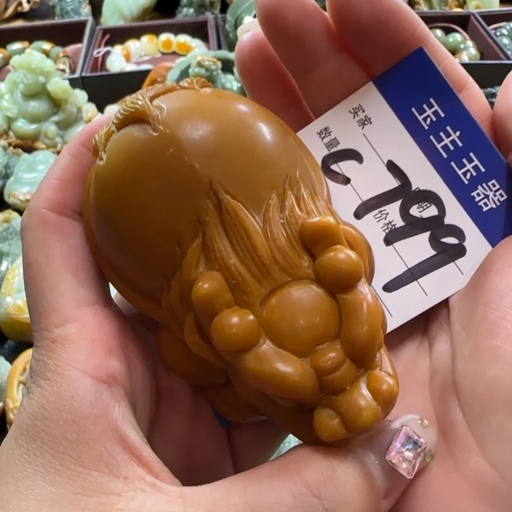 透闪石质玉未镶嵌把件