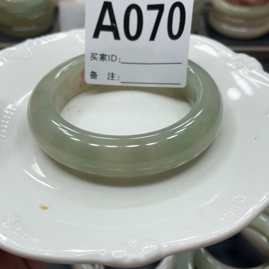 石英质玉手镯未镶嵌众*
