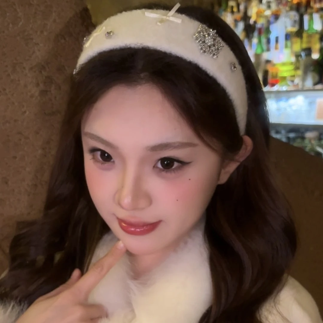 白色雪花毛绒发箍~高颅顶氛围感蝴蝶结钻面宽边头箍女发饰发箍