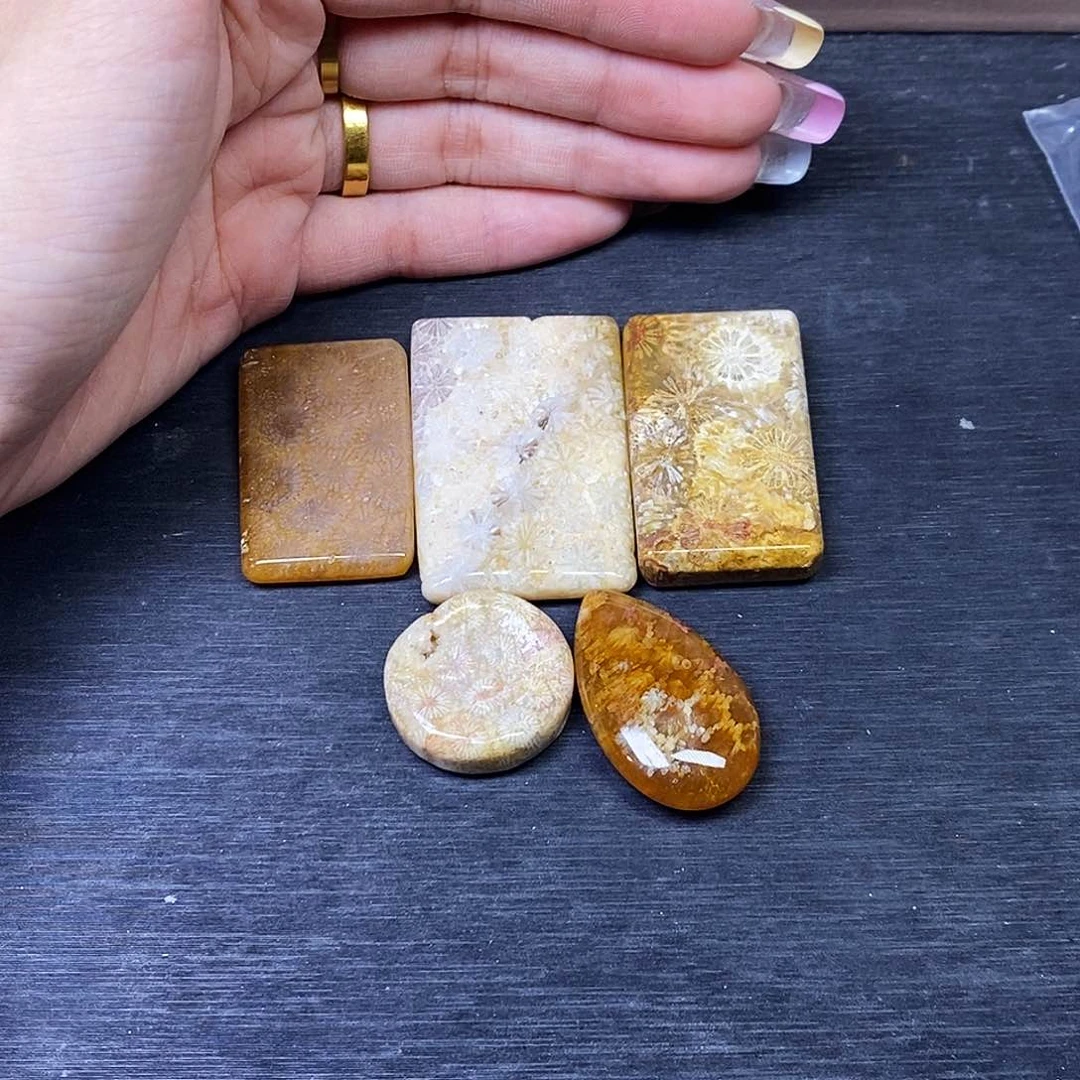 硅化玉颈饰合金今****天