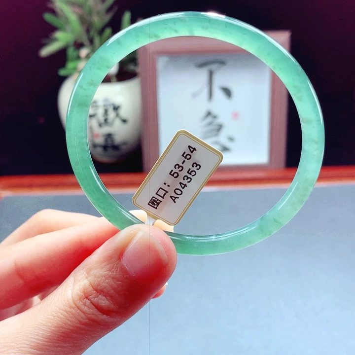 翡翠未镶嵌手镯圆镯