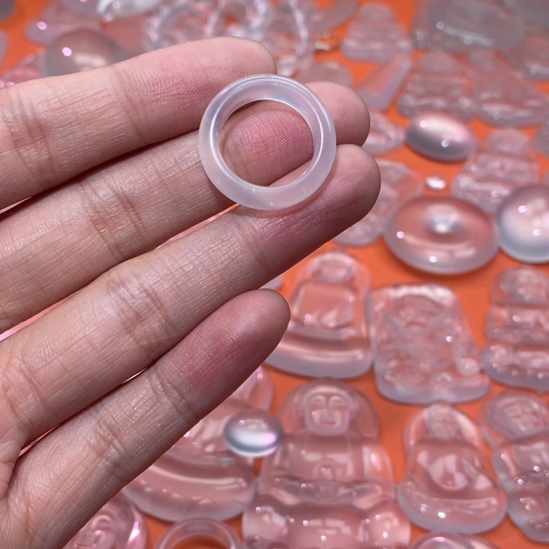 张***a石英质玉未镶嵌珠宝半成品