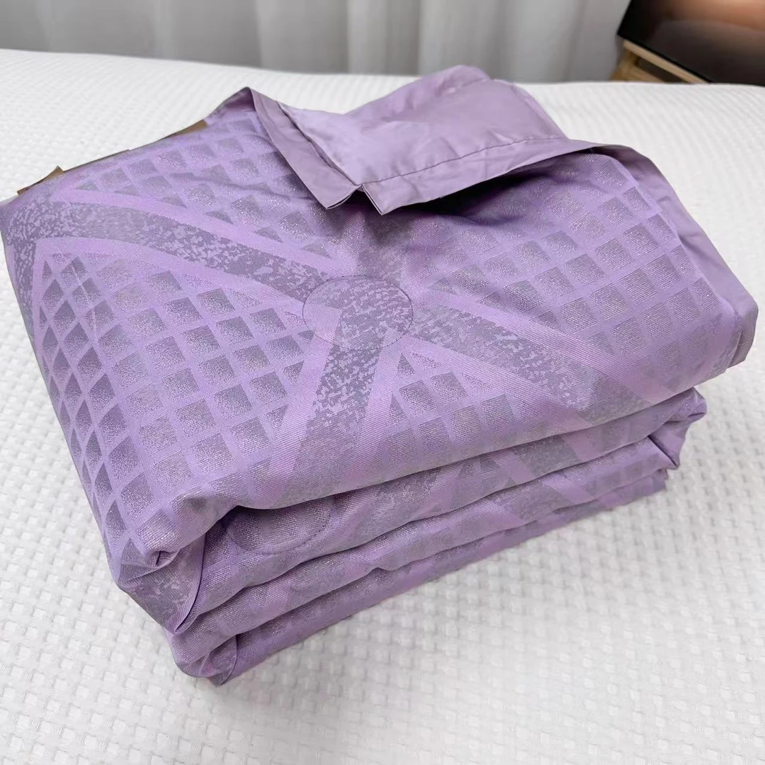 【1.5*2米】克里斯汀-浅紫色棉麻缎四季被（2.6斤左右）