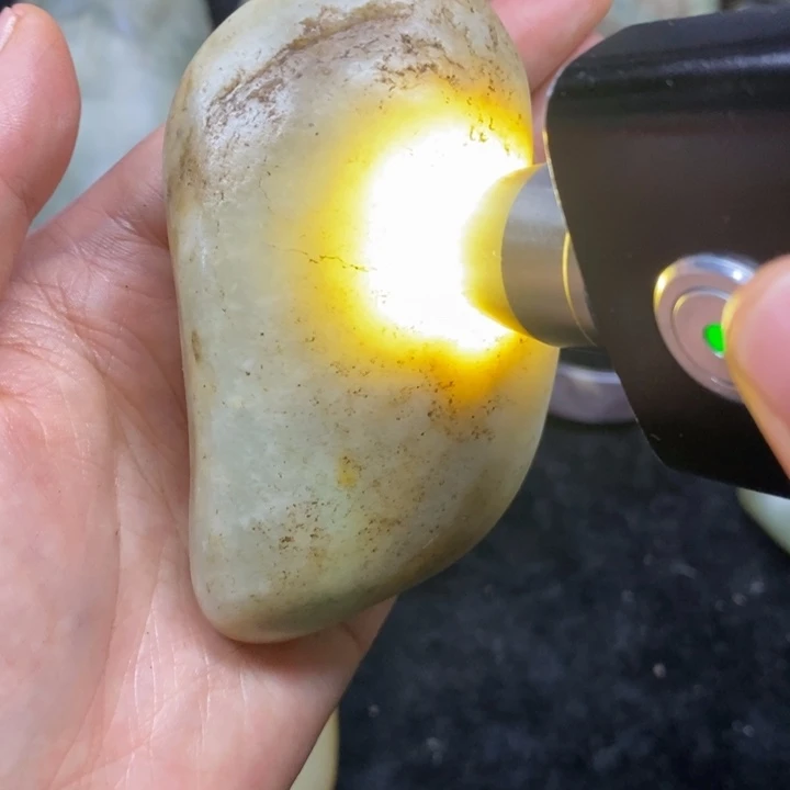 未镶嵌和田玉（糖玉）挂件