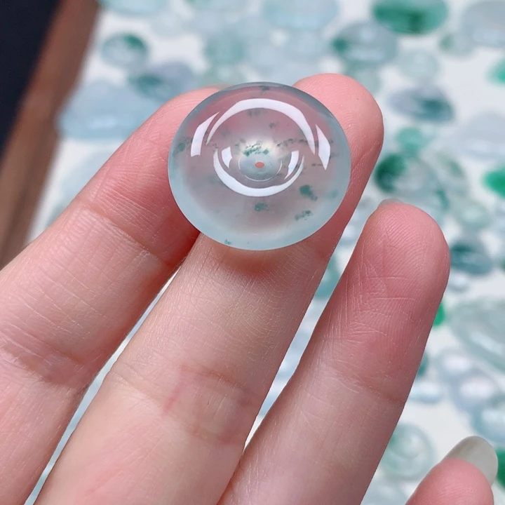 翡翠未镶嵌颈饰高冰飘花肥扣子