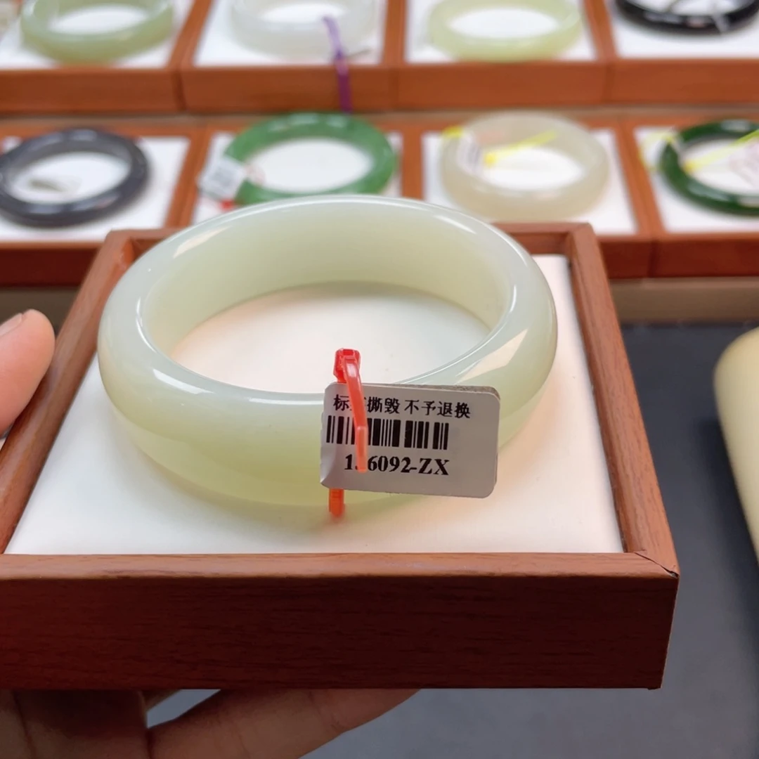 【闪购商品】未镶嵌手镯和田玉015奶蓝57.9
