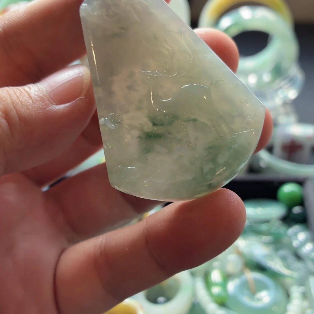 翡翠未镶嵌颈饰一路有你