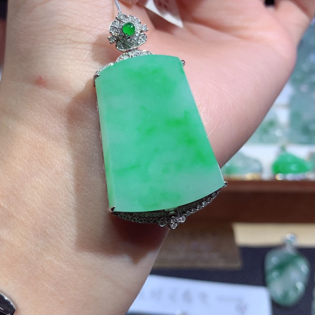 吊坠(不含链)18K金镶嵌翡翠