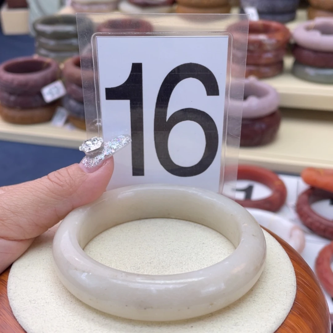 【闪购商品】石英质玉未镶嵌手镯