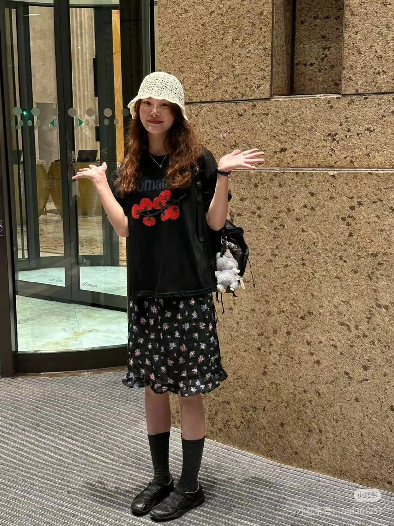 「恋爱未满」落日红灯！小众设计感百搭减龄显瘦短袖袖T恤