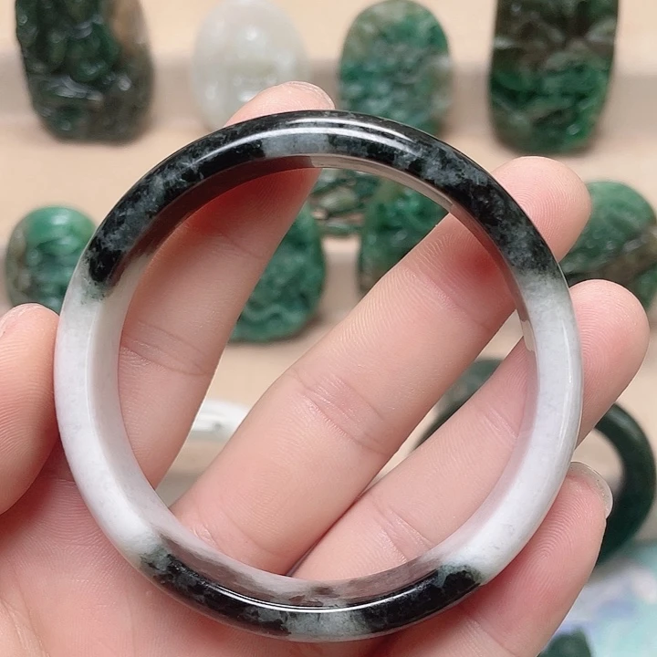 未镶嵌独山玉手镯