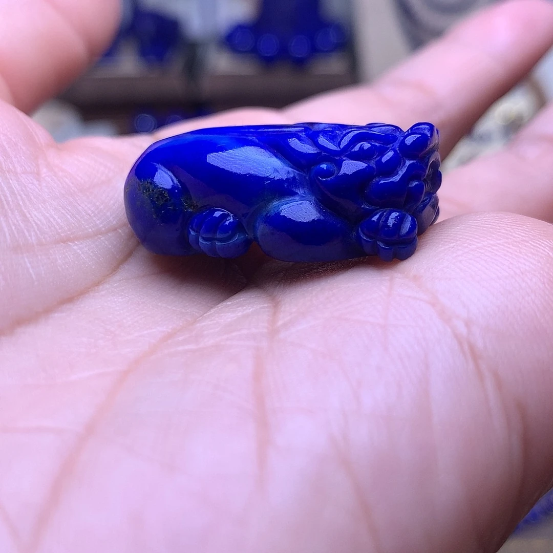 青金石未镶嵌雕刻件