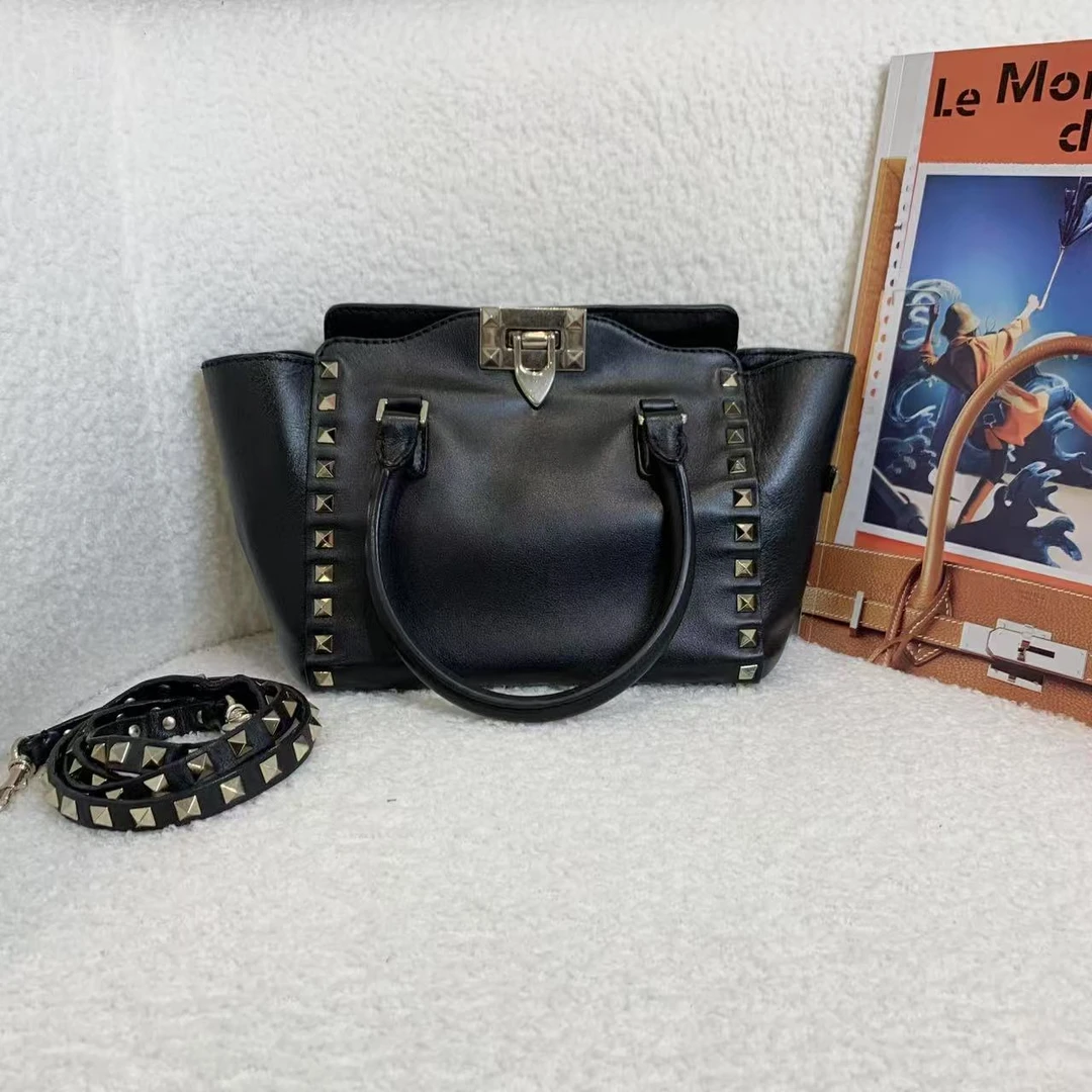 99新 Valentino/华伦天奴 壹臻/黑色铆钉蝙蝠包 小号/65933453