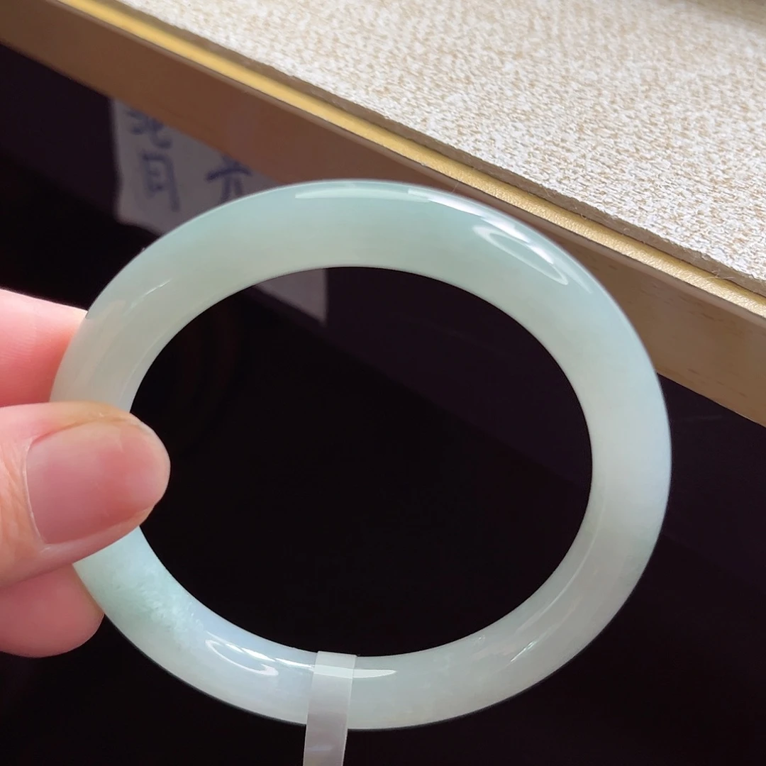 翡翠手镯未镶嵌手镯