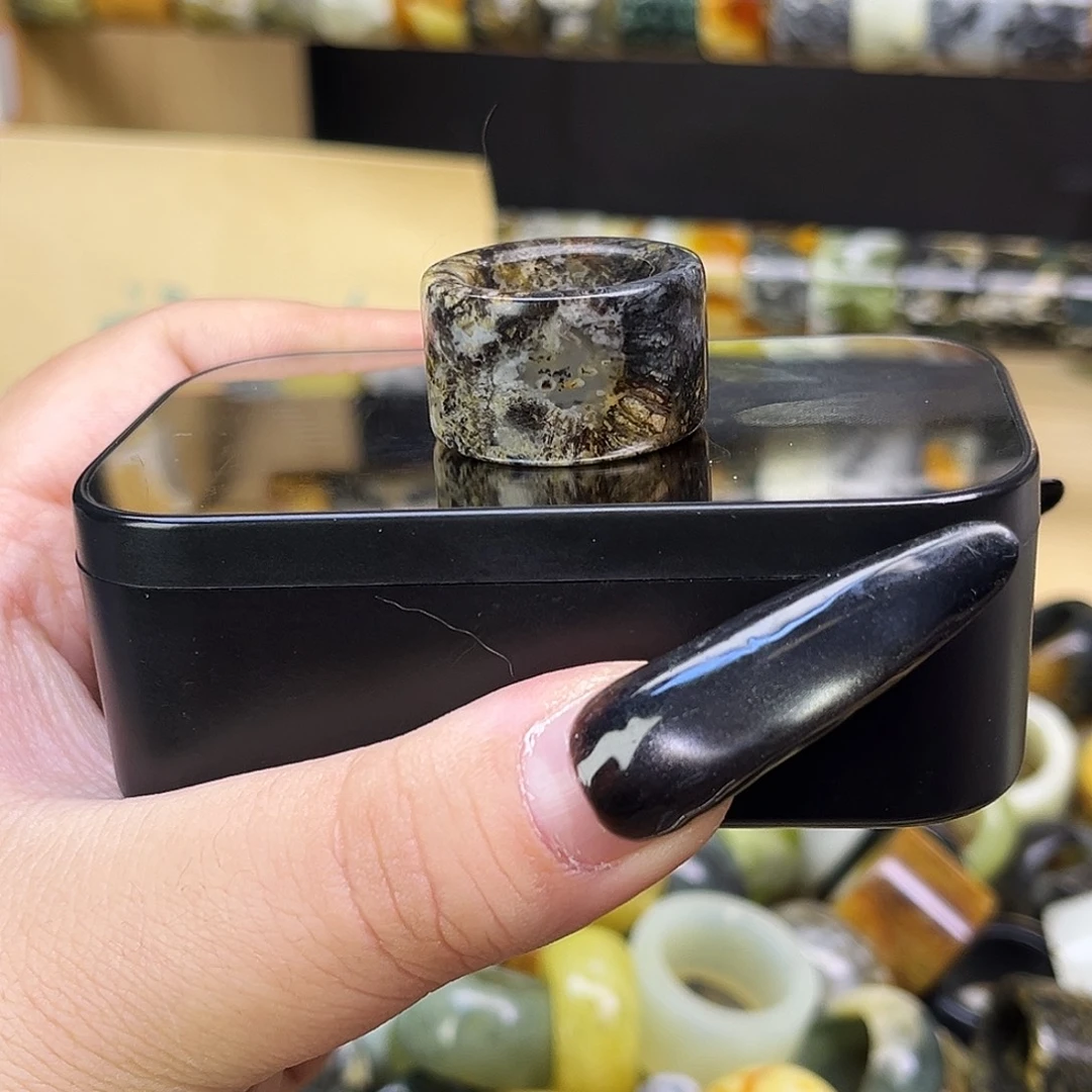 岫玉未镶嵌戒指港14微瑕