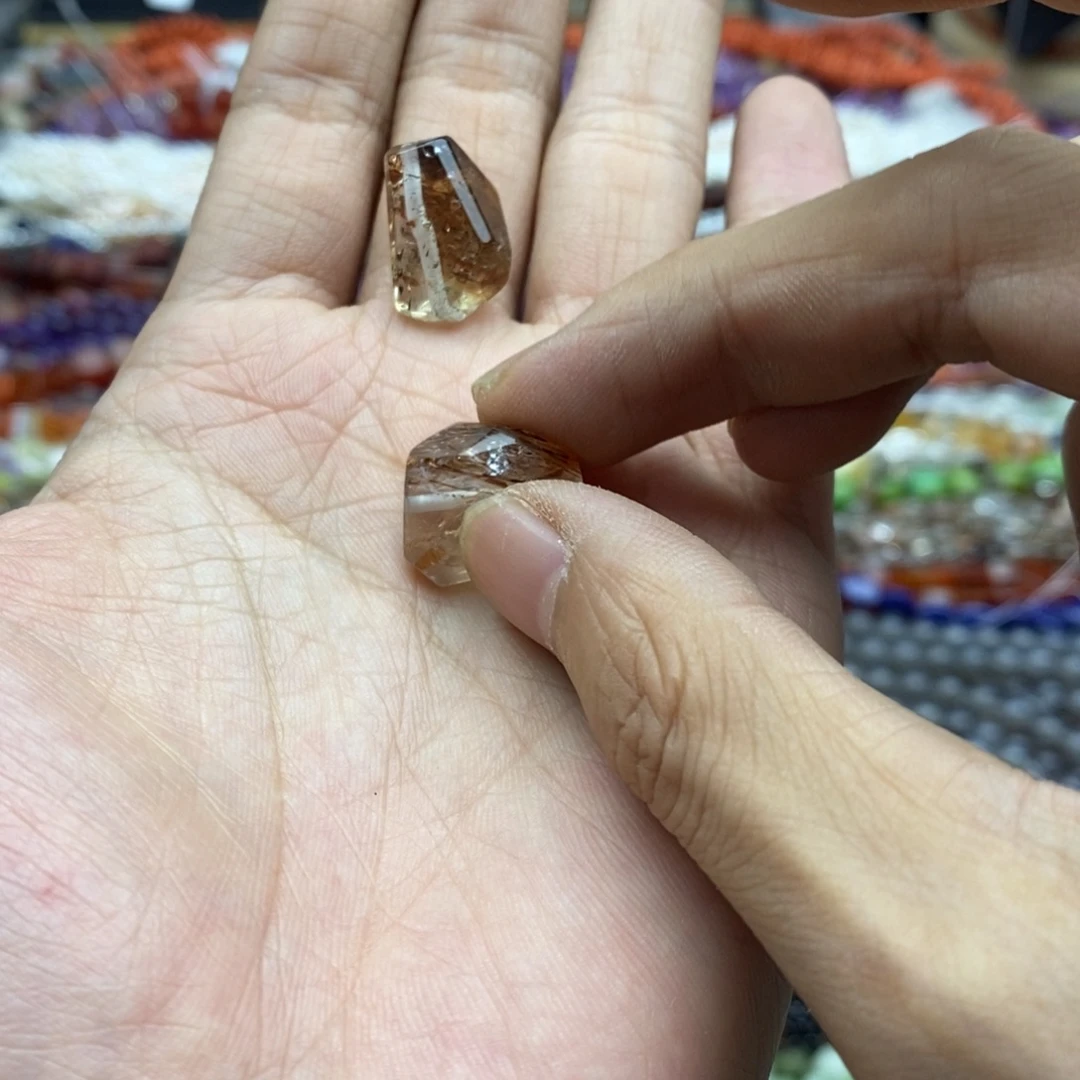 未镶嵌玛瑙/玉髓珠宝半成品一个天然透体黑金超七水晶切面