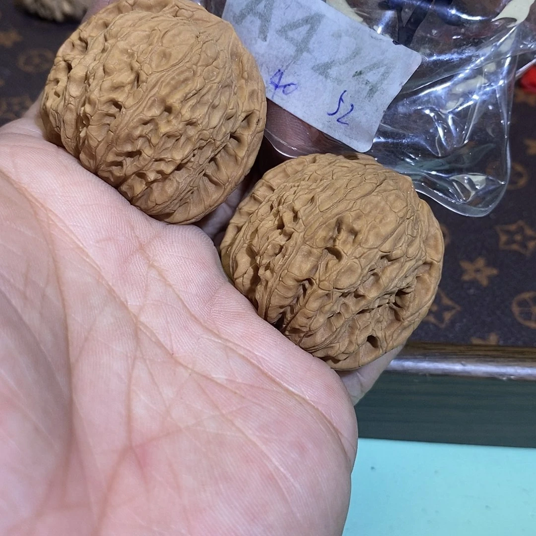 玲***芝文玩核桃把件绣球