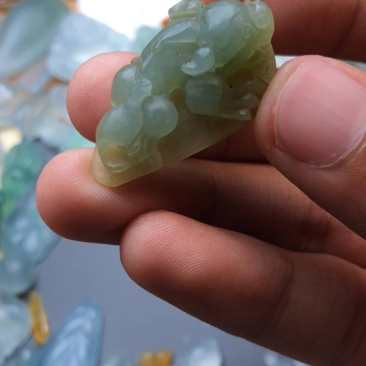 定制翡翠未镶嵌挂件