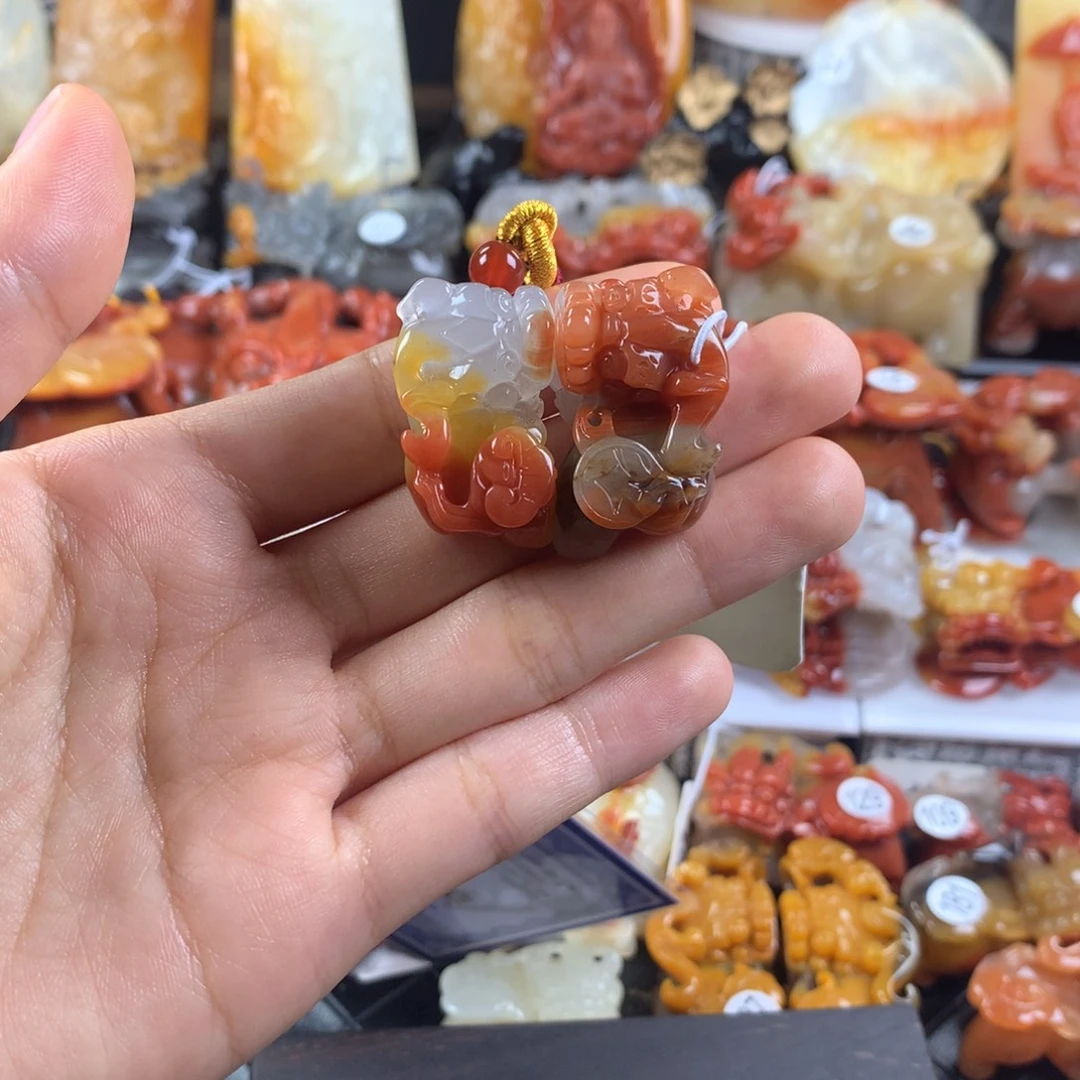 用***6石英质玉（黄龙玉）未镶嵌挂件