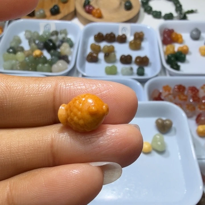 往***事和田玉未镶嵌珠宝奇石