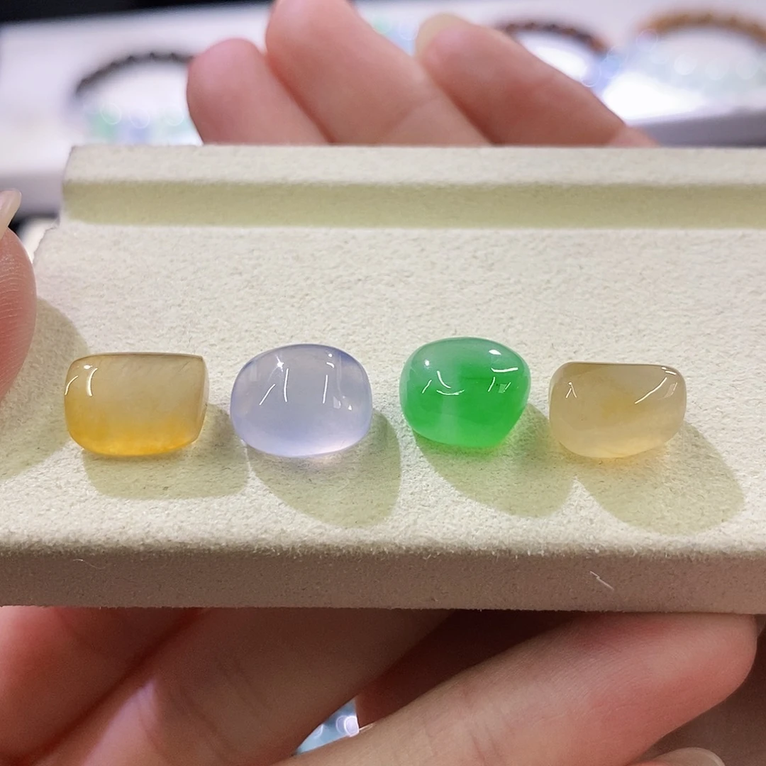 翡翠未镶嵌挂件随行