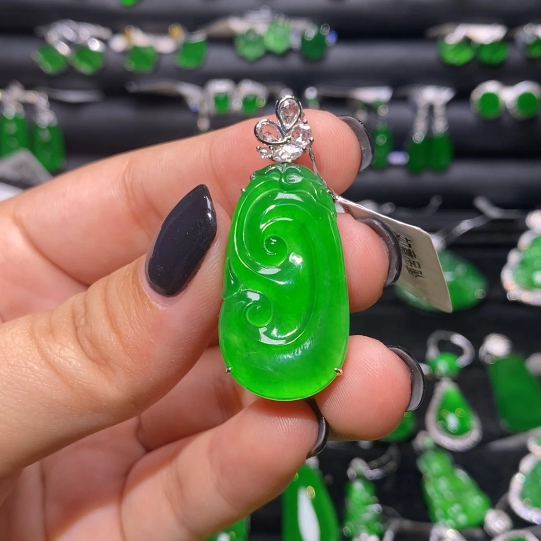 翡翠18K金镶嵌颈饰天然翡翠