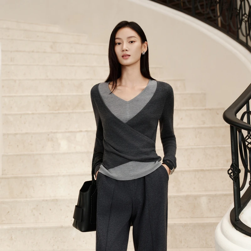 EP雅莹高端系列 绵羊毛撞色长袖V领针织打底衫 早秋新款9904A