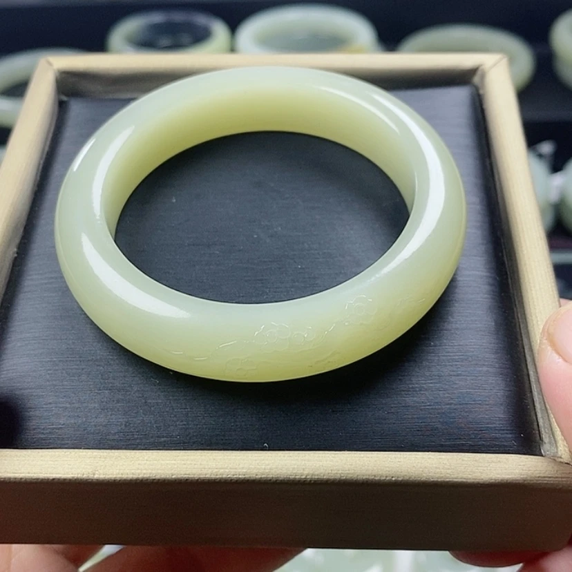 【闪购商品】未镶嵌手镯和田玉