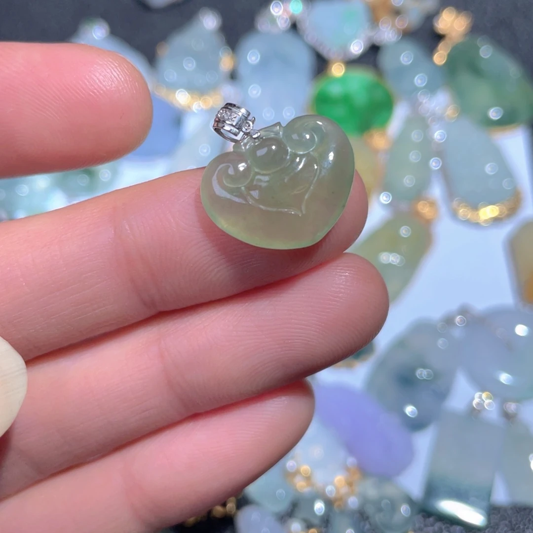 翡翠颈饰18K金镶嵌翡翠