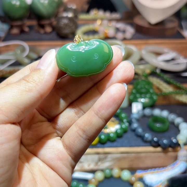 和田玉18K金镶嵌颈饰