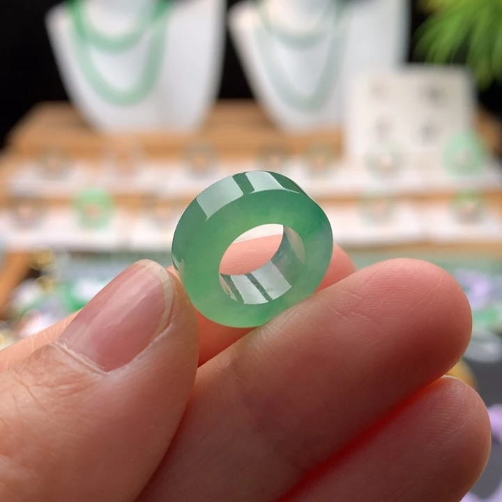 翡翠未镶嵌颈饰天然缅甸A货翡翠