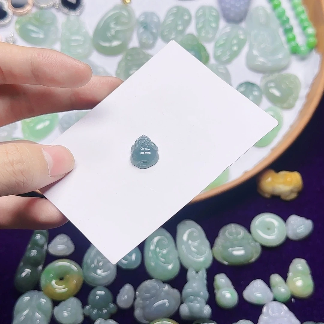 翡翠未镶嵌吊坠(赠链)