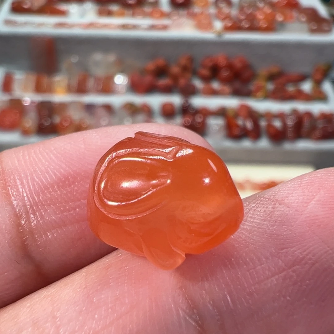 南红玛瑙川料未镶嵌趴趴兔