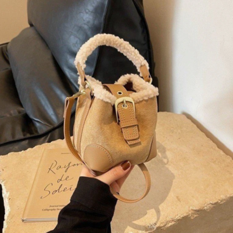 高颜值迷你新款水桶包包女复古氛围休闲百搭毛绒手提单肩斜挎包包