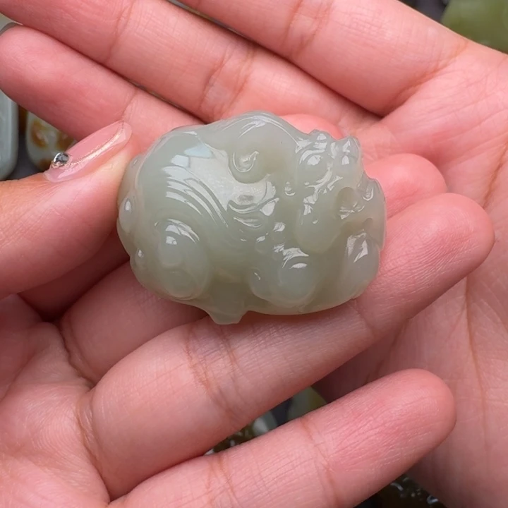 和田玉颈饰未镶嵌拉***灯