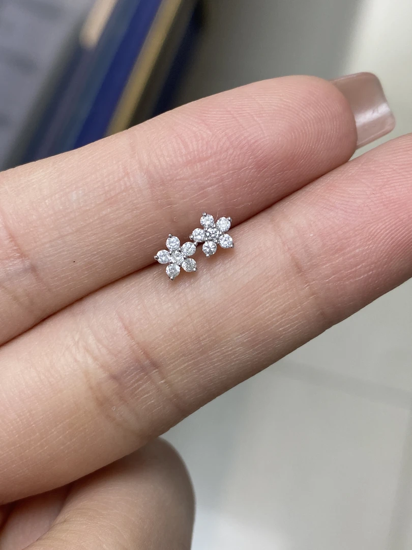 18k金钻石小花耳钉