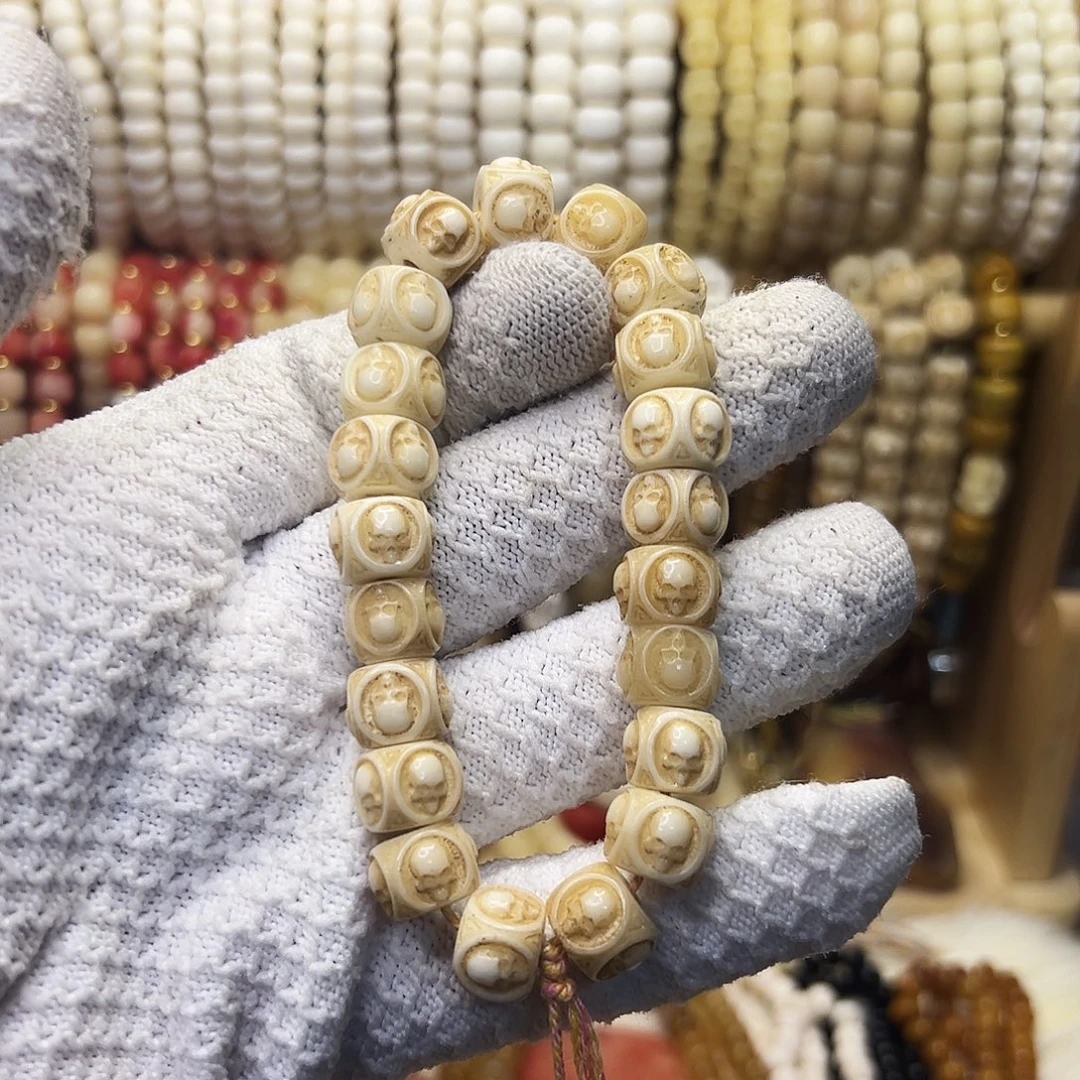 吊坠桃核1.3驼骨雕刻