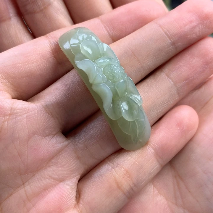 谷***子和田玉未镶嵌颈饰