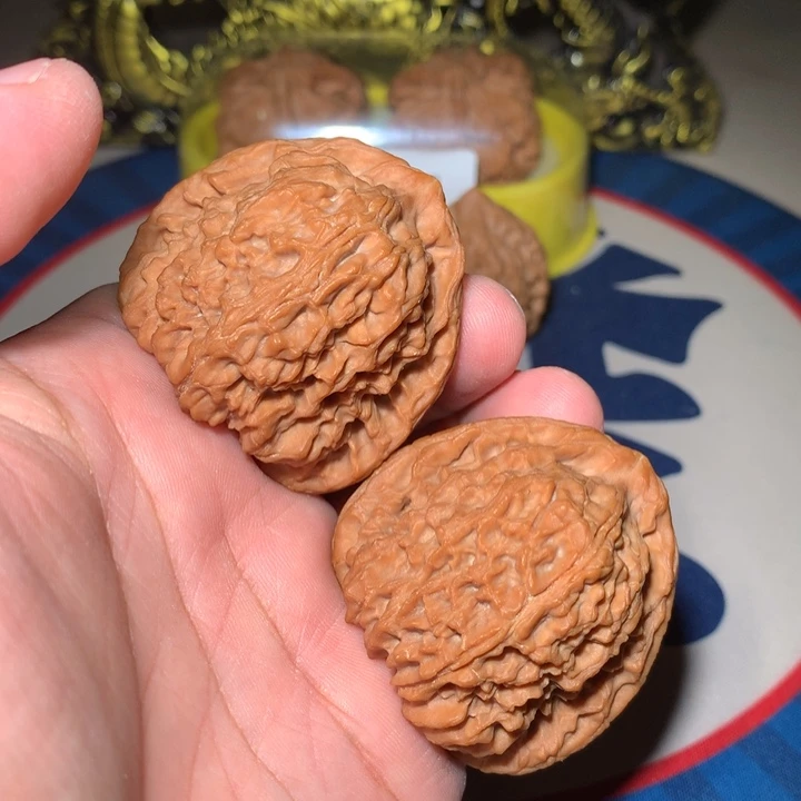 文玩核桃吊坠三角将45
