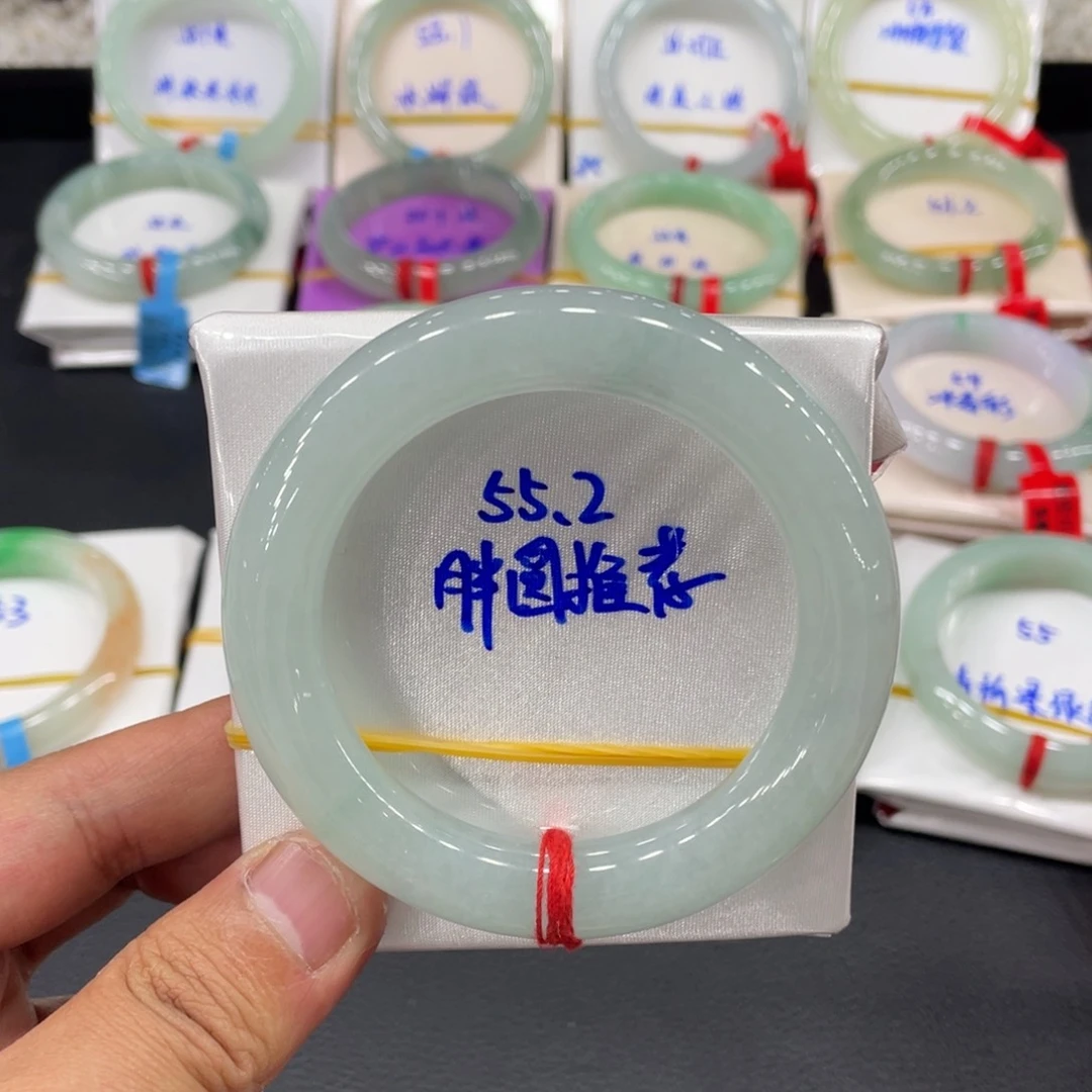 翡翠手镯未镶嵌缅甸翡翠