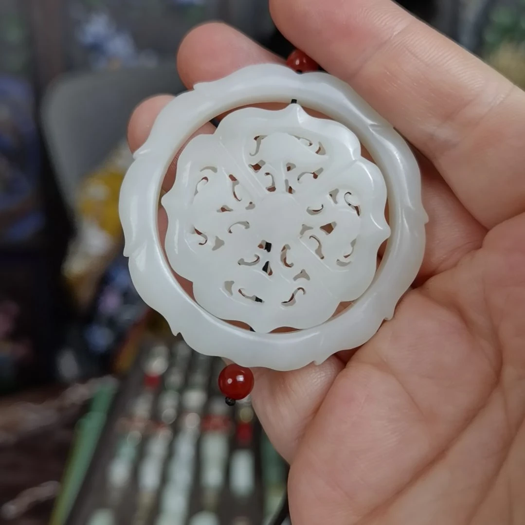 和田玉颈饰未镶嵌墨**歌