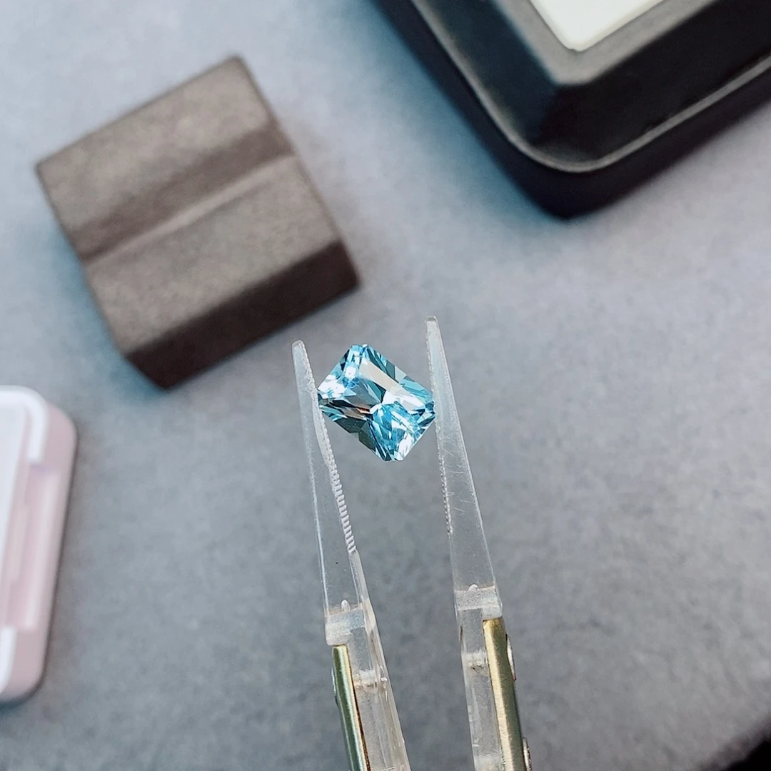笔搁未镶嵌海蓝宝石2.32ct 圣玛利亚