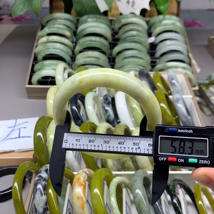 未镶嵌蛇纹石玉手镯37