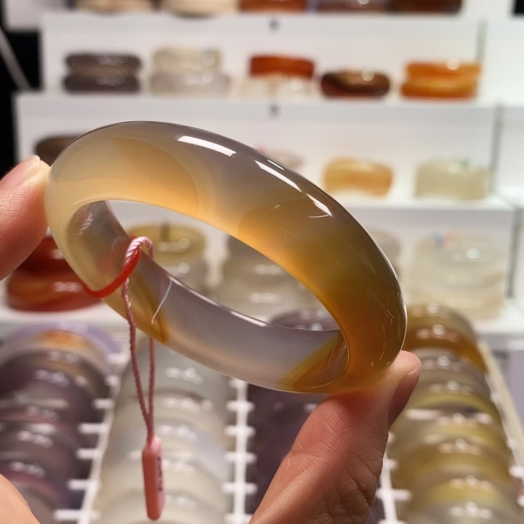 手镯玛瑙/玉髓未镶嵌有俏色丝带