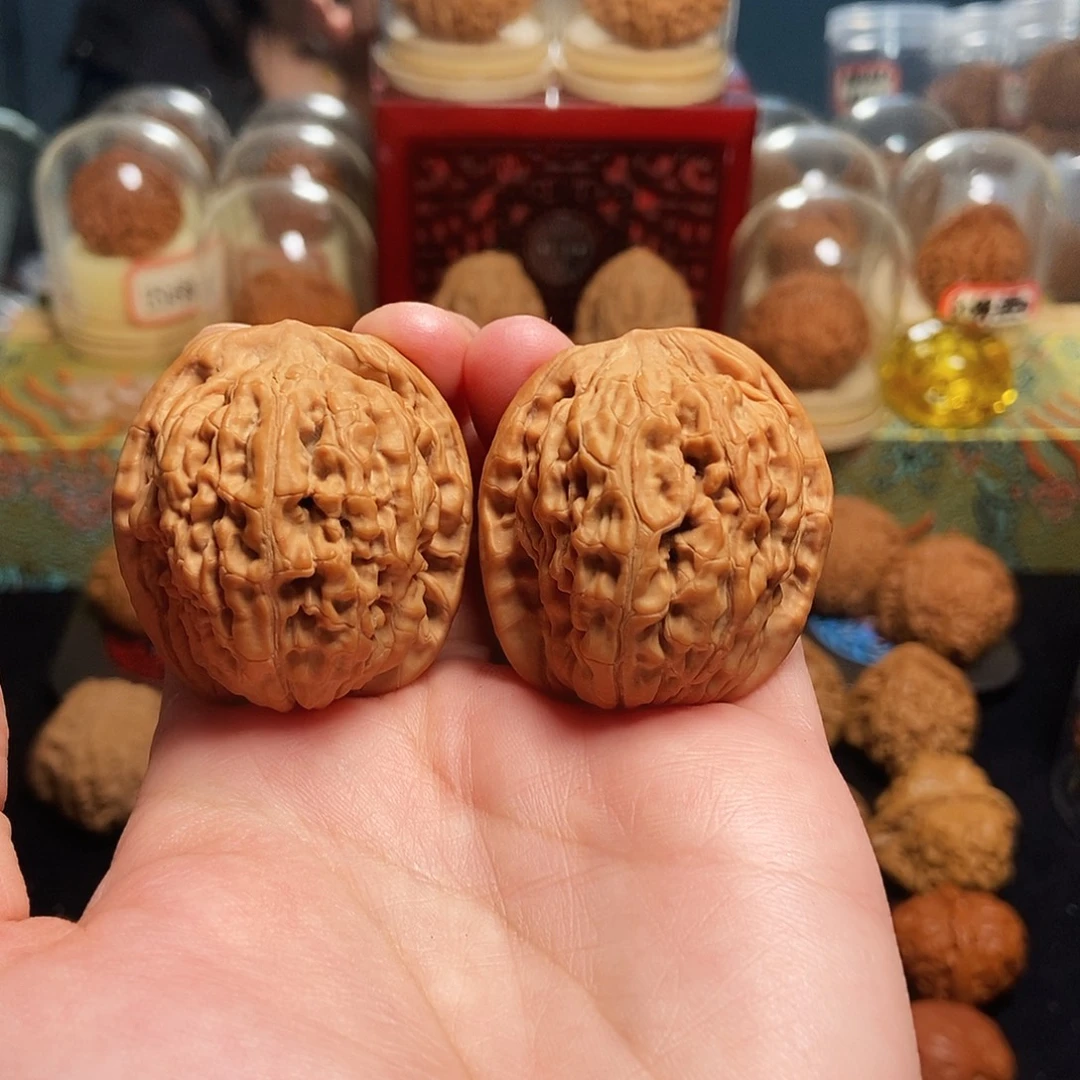 文玩核桃吊坠39莲花，边肚同尺