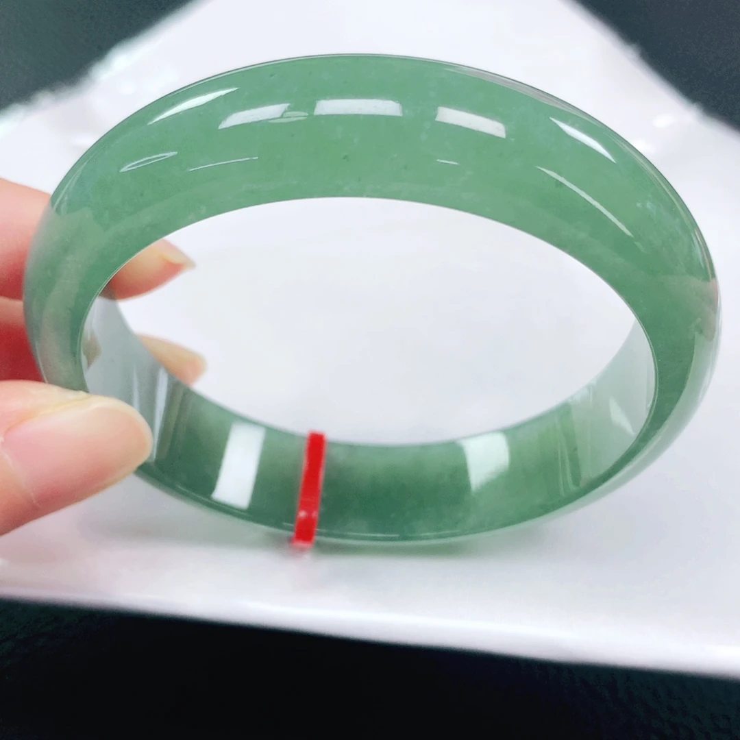 翡翠手镯未镶嵌59圈