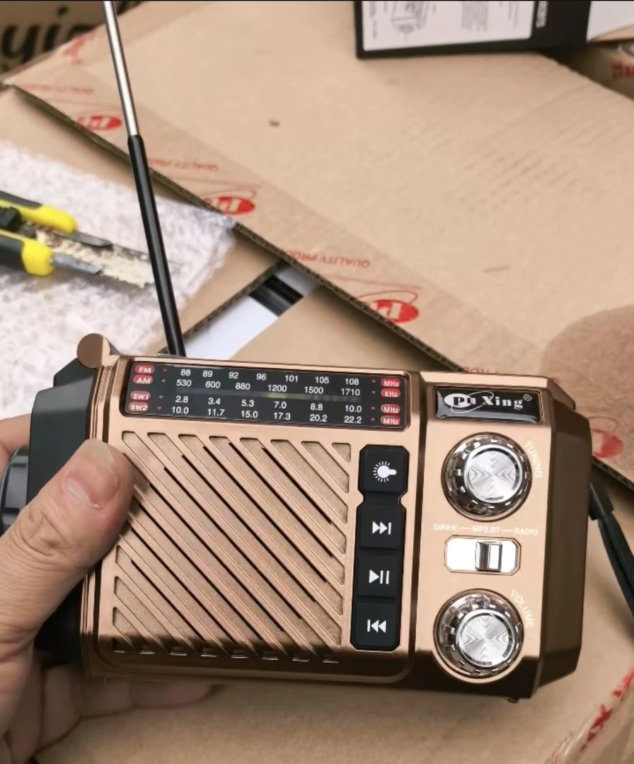 多功能手摇发电收音机音响手电照明