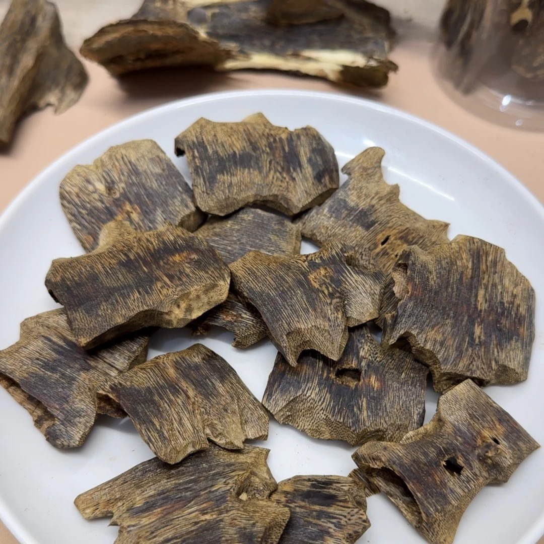 沉香沉香碎屑海南透顶绿块料102克