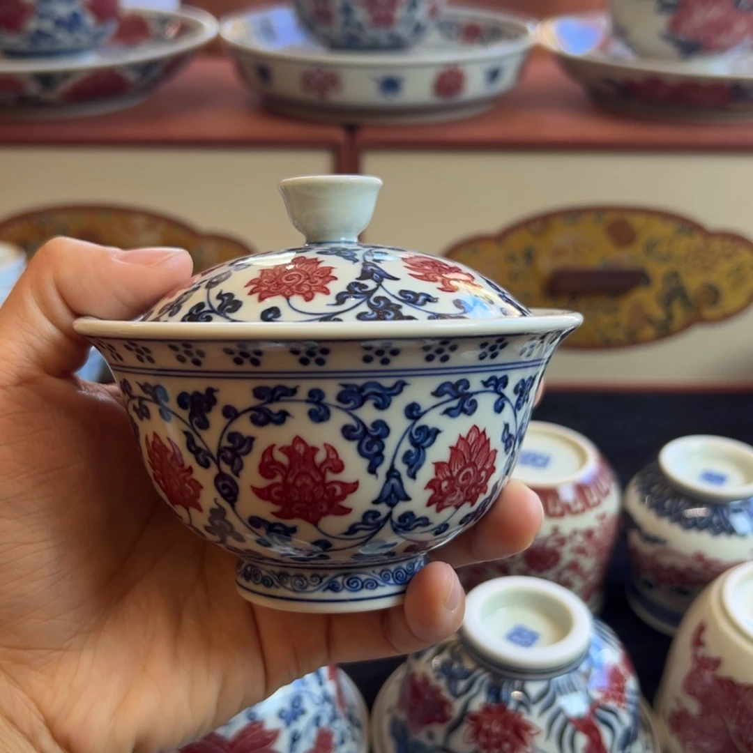 正绎堂釉里红缠枝莲盖碗