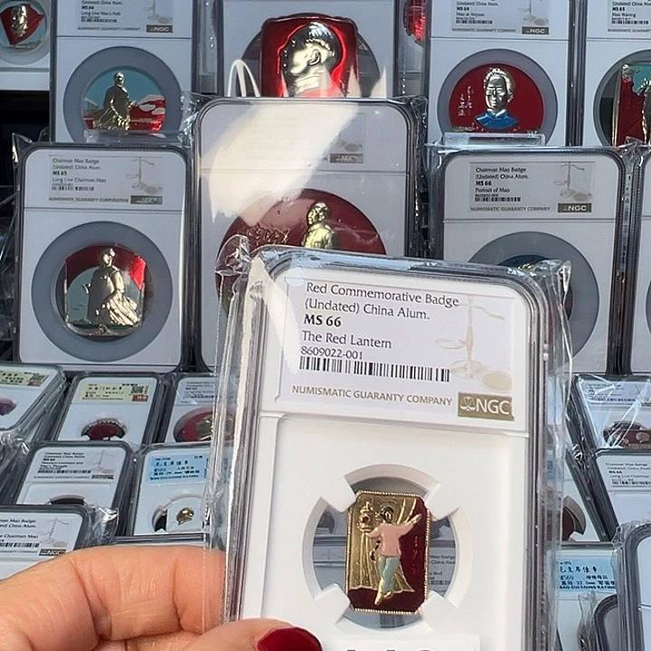 徐***摩其他普通金属精品像章446号商品